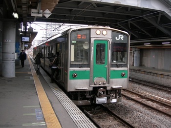 20101225(07)福島駅701系.JPG