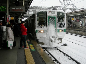 20101225(08)郡山駅1番線会津若松行快速.JPG