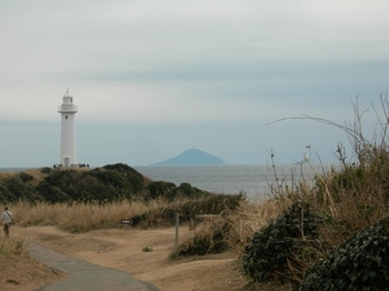 20110131伊豆(23)爪木崎灯台と神津島.JPG