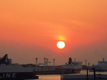 20130323(05)大阪港の夕陽.jpg