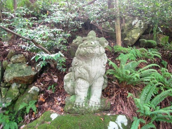 白山ひめ神社 (07)狛犬(左).JPG